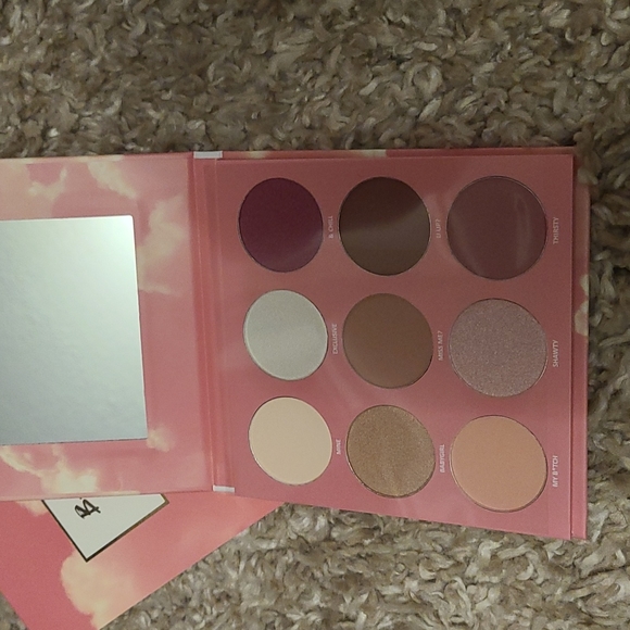 ESTATE BABYGIRL PALETTE - Picture 5 of 5